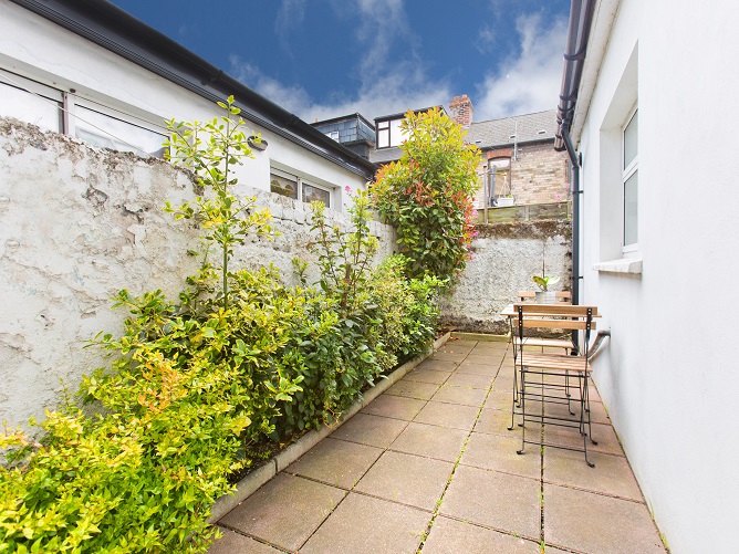 15 South Dock Street, Ringsend, Dublin 4. Owen Reilly Owen Reilly